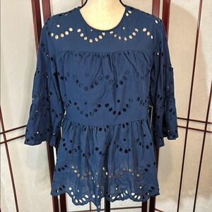 Chic Blue Blouse with Elegant Detailing
